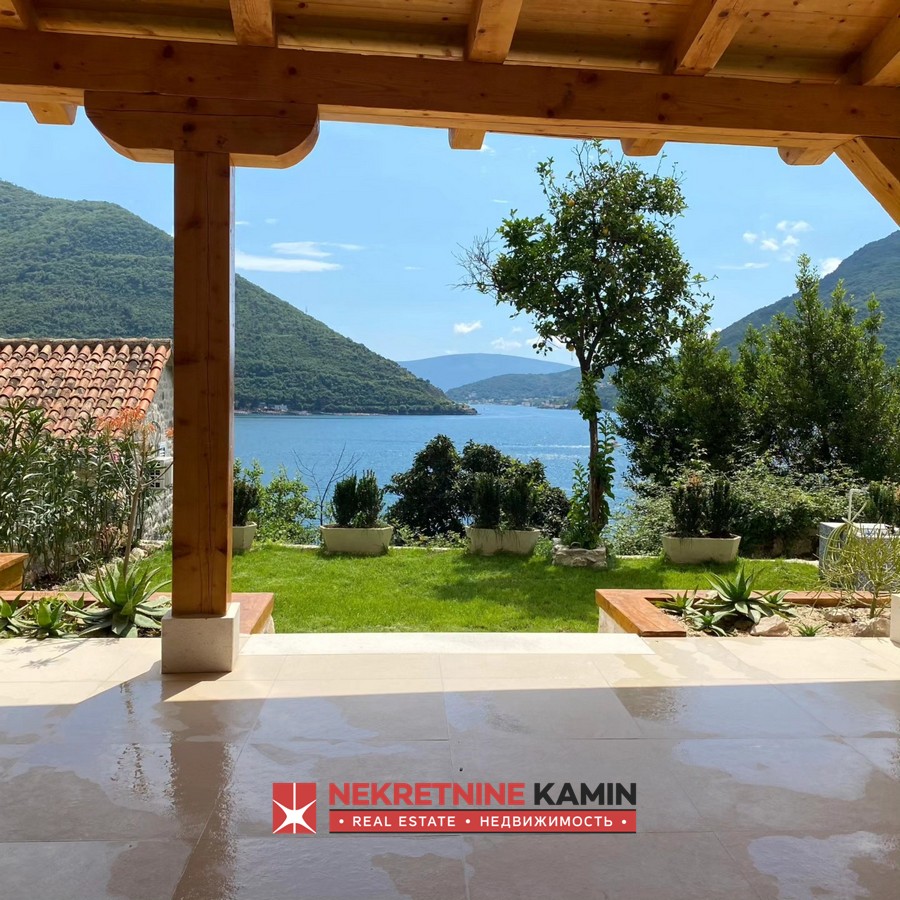 Renovated One-Bedroom House with Courtyard and Sea Views, Perast, Kotor